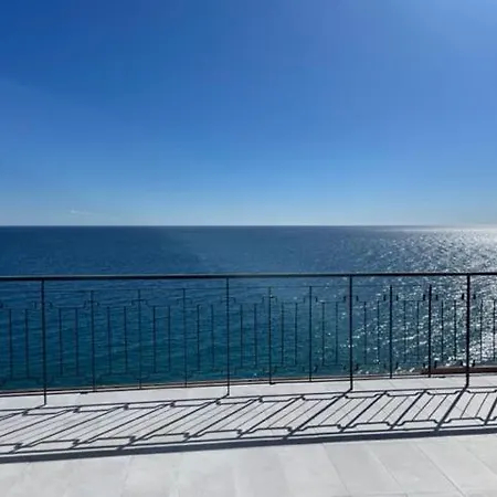 לינה וארוחת בוקר Blu Marine